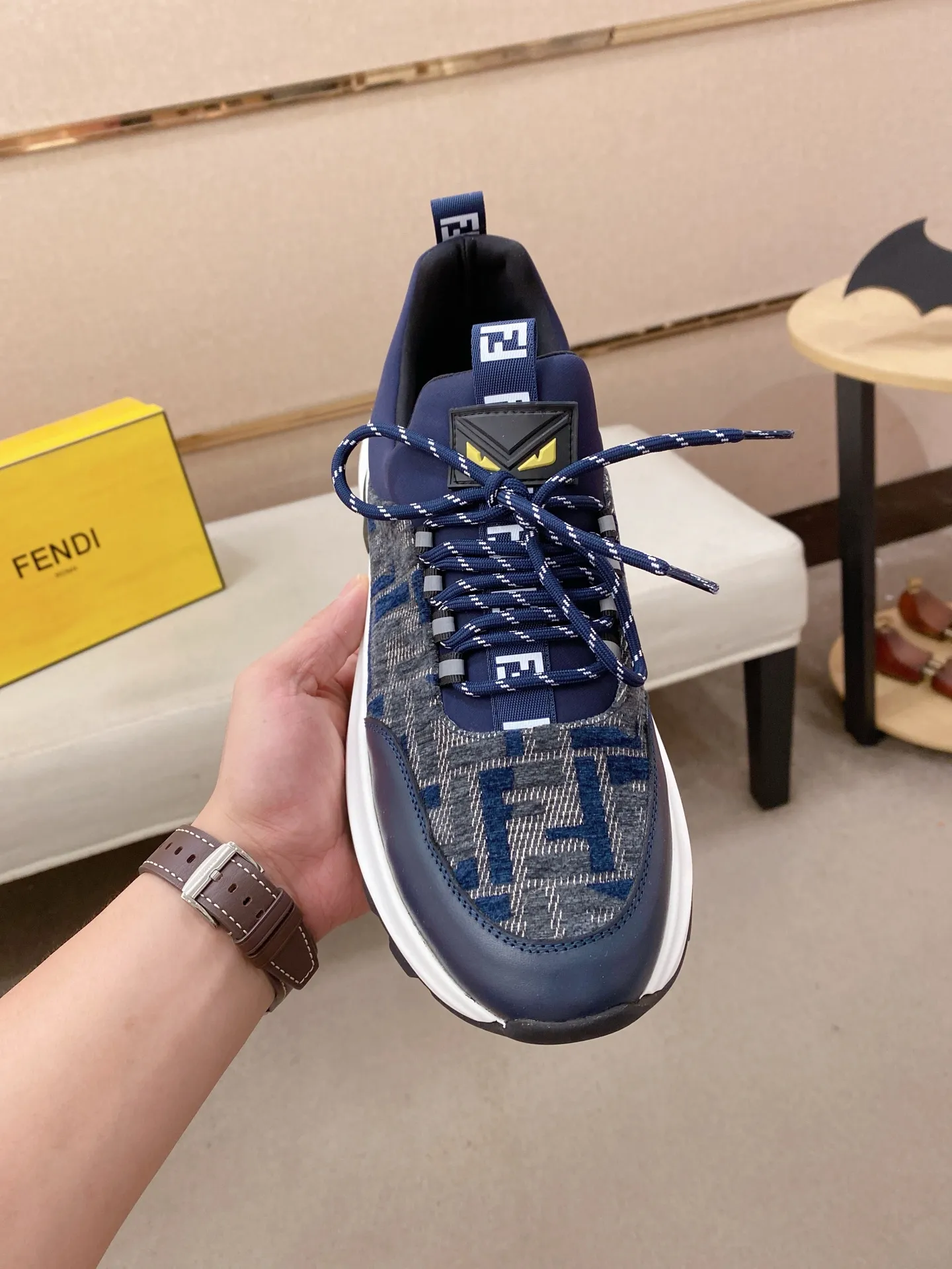 Men's shoes 💰 462💰 (fendi) New style 👊🏻 upper 🇮🇹 imported cowhide fabric 🇩🇪 lining imported sheepskin lining. The original outsole is molded to highlight the identity of every man, and the upper foot is elegant and stable🚶🏻🚶🏻The high-end custom counters reproduce the original version📯No matter the wind or rain, the shoe last remains unchanged and can withstand the verification of time🔍️,🔵 Size: 38-44
